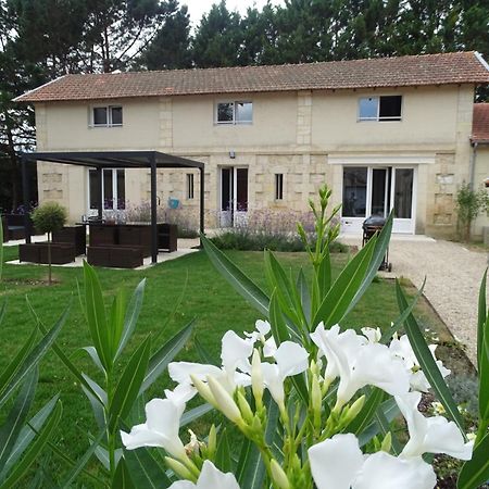 Château Lacroix de Civrac 4 étoiles, 3 ch, 7 pers Extérieur photo