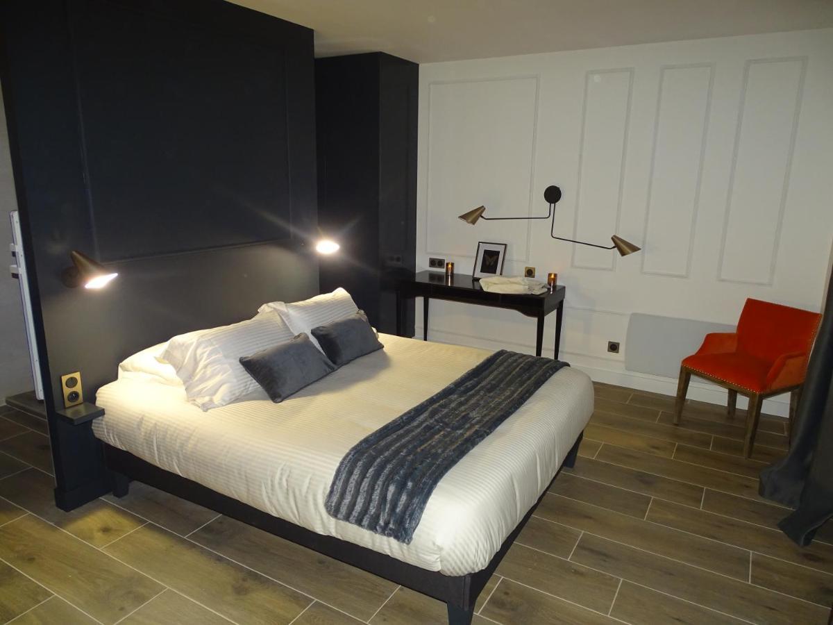 Château Lacroix de Civrac 4 étoiles, 3 ch, 7 pers Extérieur photo