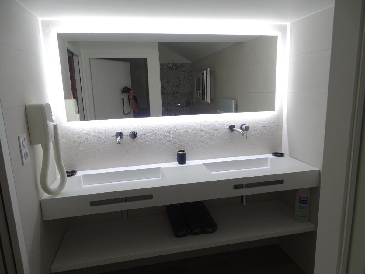 Château Lacroix de Civrac 4 étoiles, 3 ch, 7 pers Extérieur photo