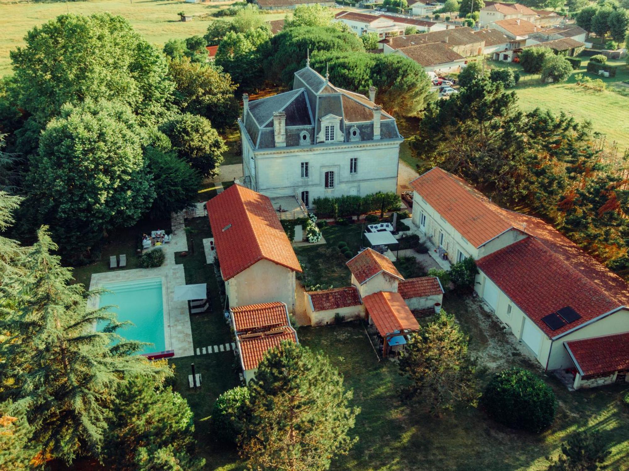 Château Lacroix de Civrac 4 étoiles, 3 ch, 7 pers Extérieur photo