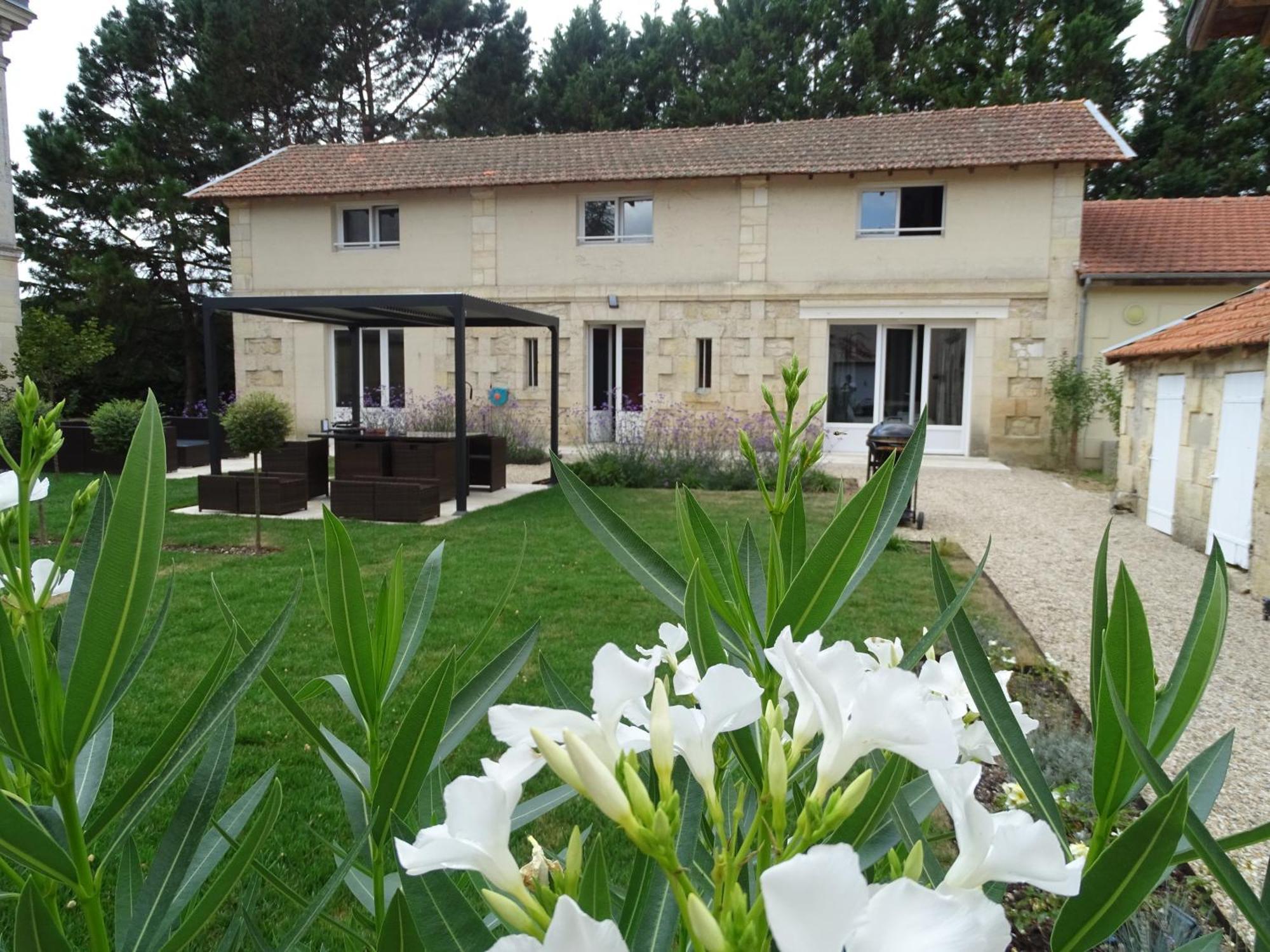 Château Lacroix de Civrac 4 étoiles, 3 ch, 7 pers Extérieur photo